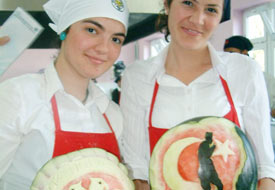 Öğrencilerden karpuz şov