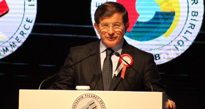 Davutoğlu nişanlandığı yerde iş adamlarına hitap etti