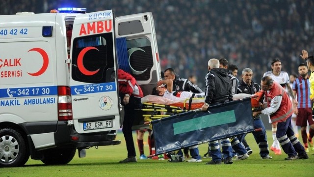 Osmanlıspor teknik direktörü kadın gazetecinin üzerine yürüdü