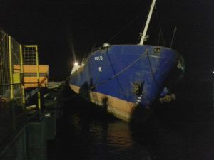 İzmit Körfezi girişinde yan yatan kuru yük gemisi