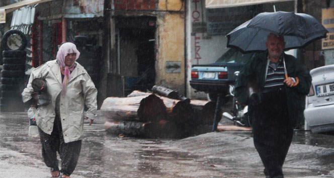 Soba borularını paylaştı ama şemsiyesini vermedi