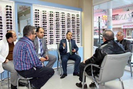 Esnafların sorunlarını dinledi