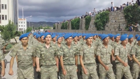 Askerler, Osmanlı Ordu Marşıyla Ortalığı İnletti