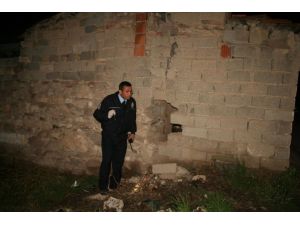 Duvarı delip hırsızlık yaptığı iddiası