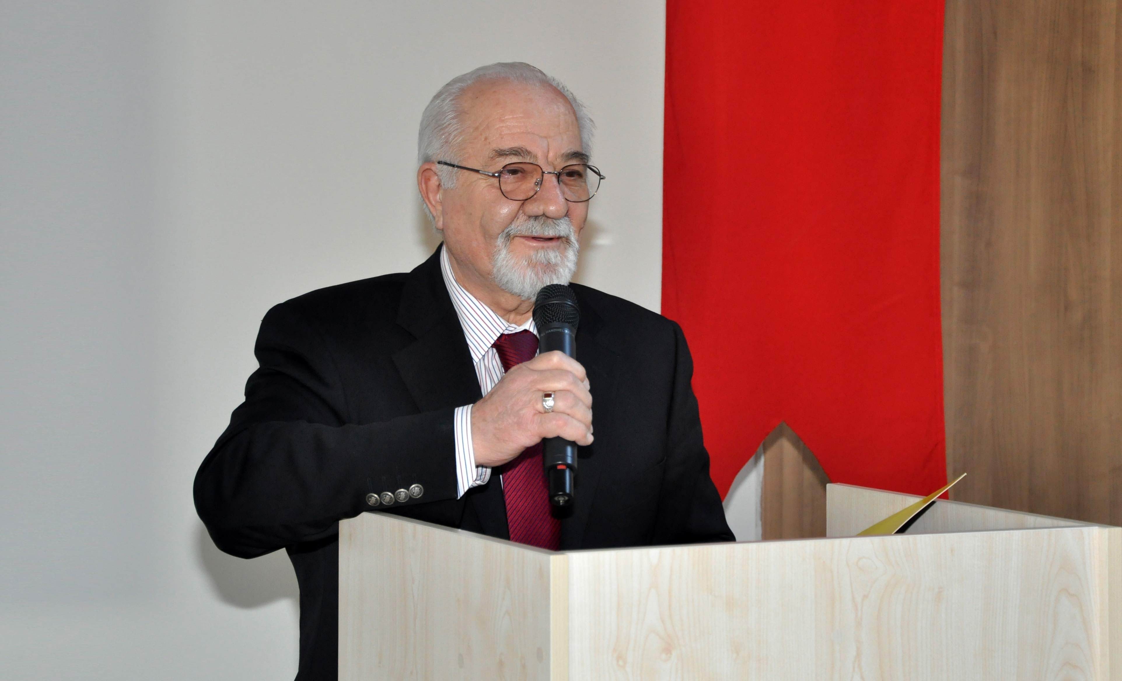 NEÜ’de konferans