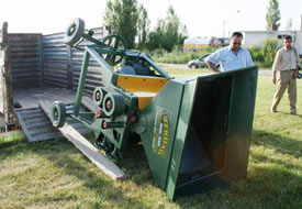 1 tonluk makinenin altında kaldı