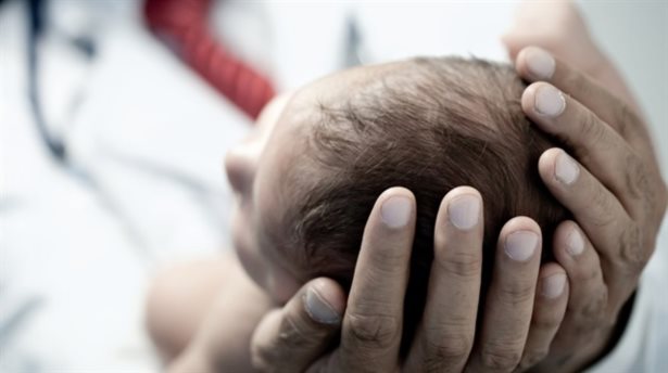 Bir aylık bebek emzirilirken öldü