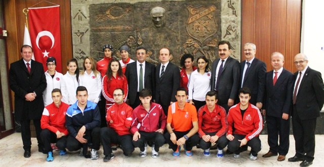 Faruk Özçelik ve Mehmet Baykan Konya'da sporcularla