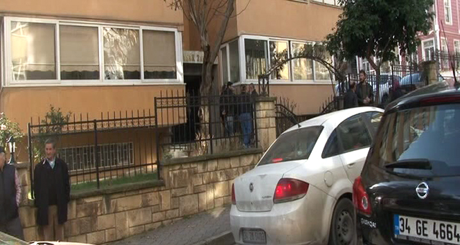 Annesini bıçaklayarak öldürdü