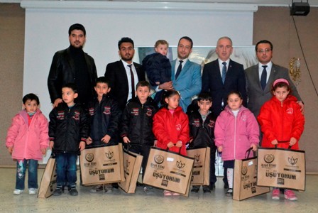 350 çocuğa kışlık mont yardımı