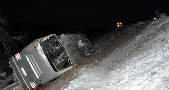 Yolcu otobüsü şarampole devrildi: 1 ölü, 20 yaralı!
