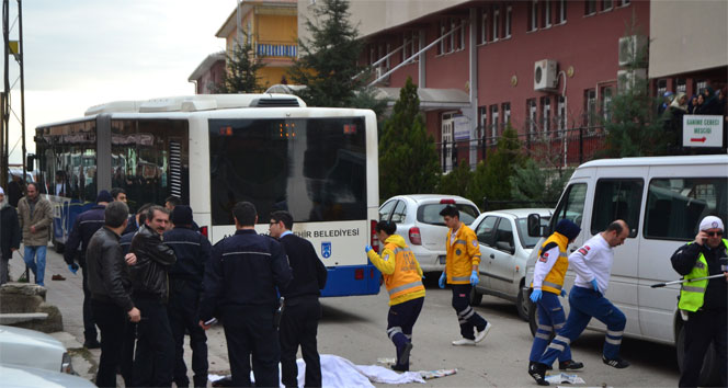 Okul önünde belediye otobüsü dehşeti