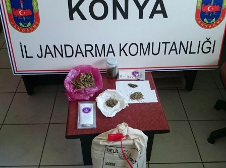 Jandarmayı görünce attılar