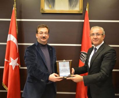 Altınekin MEM’den Baroya plaket