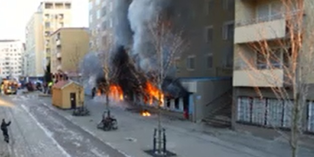 İsveç'te camiye saldırı 5 müslüman yaralı...