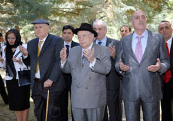 DEMİREL mezar yerini inceledi