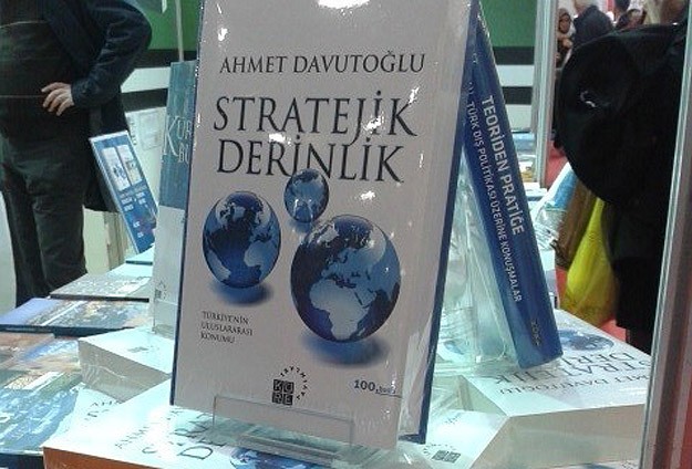 Davutoğlu'nun kitabına korsan operasyonu