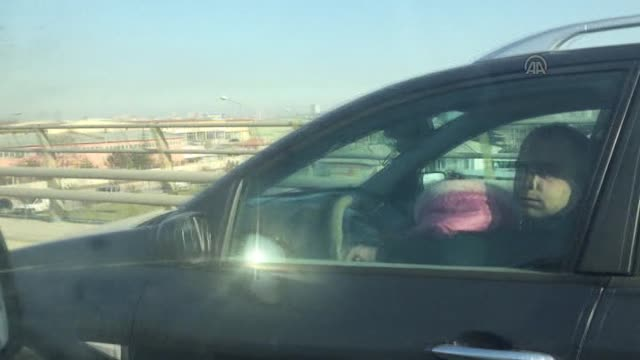 Direksiyon Başında Çocuk Uyuttu