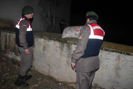 Hırsızlar jandarmadan kaçamadı