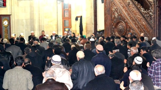 "Üç Aylar" Yarın Başlıyor