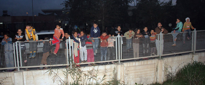 ALKOL ALDI VE GELEN TRENİ GÖRMESİNE RAĞMEN...