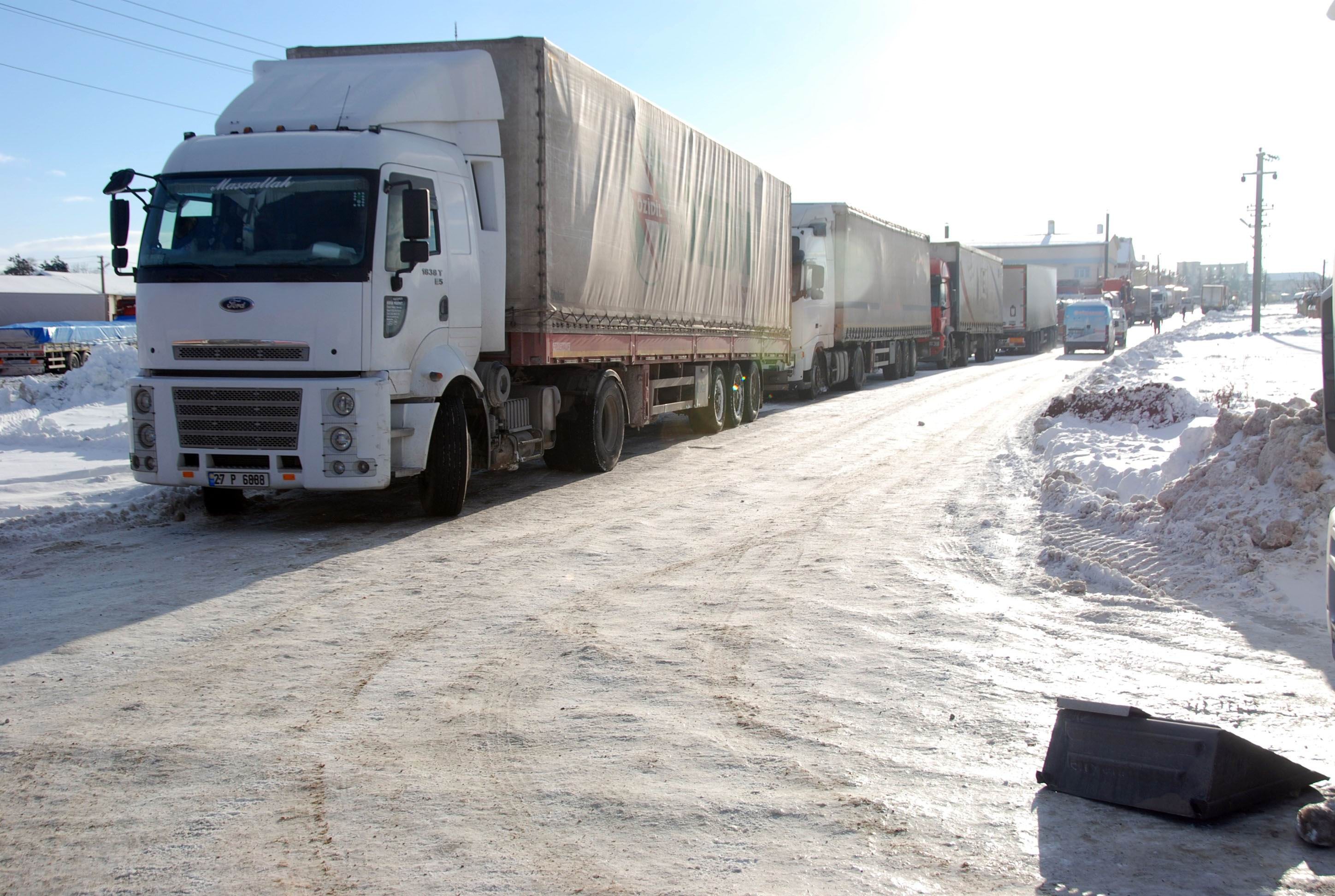 Yolda kalanlara sıcak ikram