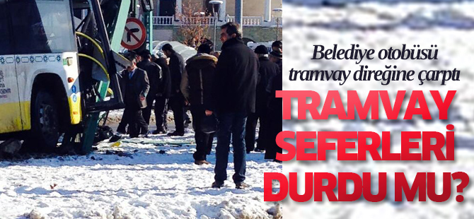 Belediye otobüsü direğe çarptı