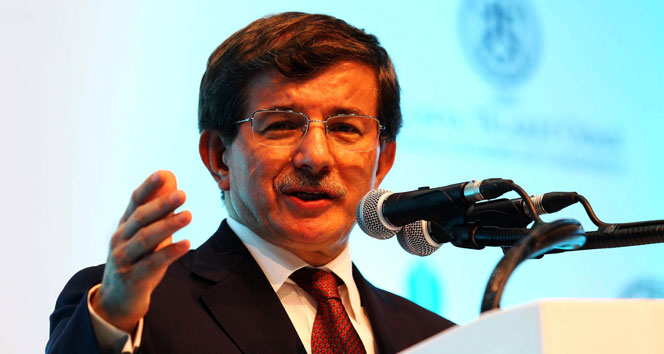 Ahmet Davutoğlu'ndan Fransızca tweet: Paristeyim!