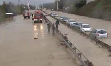 ŞOK! TEM sular altında kaldı! Alternatif yol...