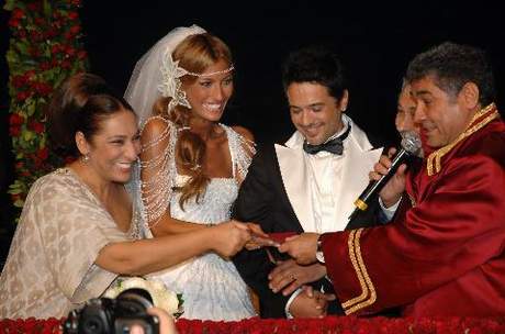 Emre Altuğ gitti; Kuzey ve Uzay Çağla Şikel'de kaldı