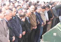 Akhan Üçler Mezarlığına defnedildi