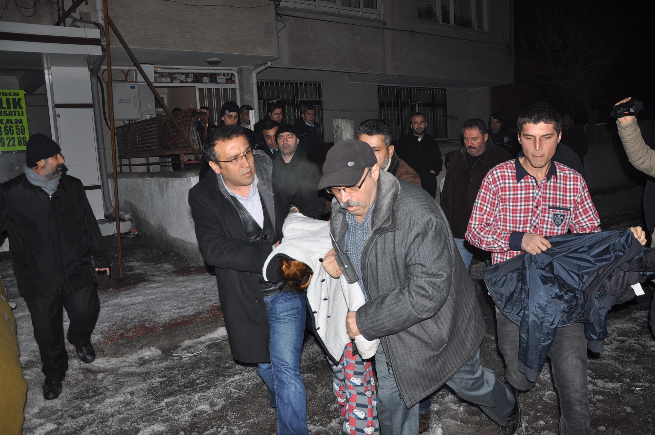 Konya'da bir kadın, annesi ile kardeşlerini rehin aldı!