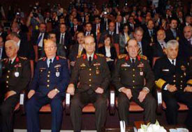 Paşalardan karara alkışlı destek