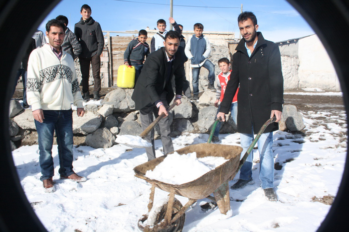Bu köyün gençlerine kız vermiyorlar
