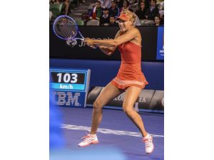 Federer ve Sharapova tur atladı