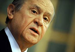 MHP, AKP ile CHP'nin arasına sıkıştı