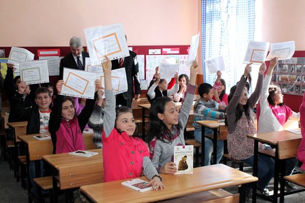 438 bin öğrenci  karne alacak