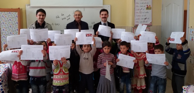 Kaymakam ve Müdür karne heyecanını paylaştı
