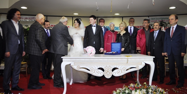 Metin Şahin, oğlunu evlendirdi