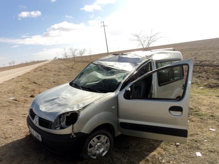 Kamyonet tarlaya devrildi: 5 yaralı