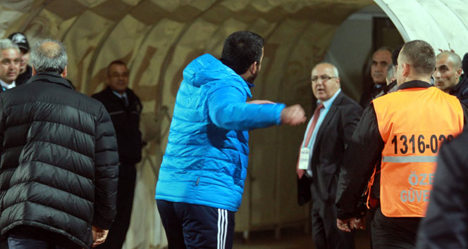 Ümit Özat özür diledi mi?