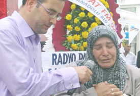 Umre hediyesi çıkınca gözyaşına boğuldu