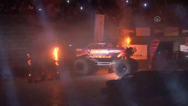 "Canavar Arabalar" Gösteri Yaptı TIKLA-İZLE