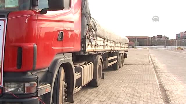 Konya'dan Suriye'ye iki yardım tırı