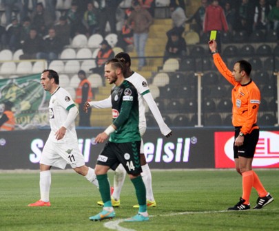 FLAŞ!!!Konyaspor bir oyuncu ile daha yollarını ayırdı