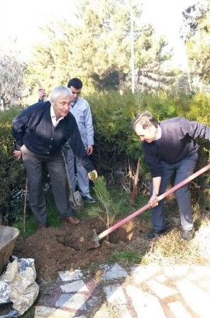 Fidan dikerek veda etti