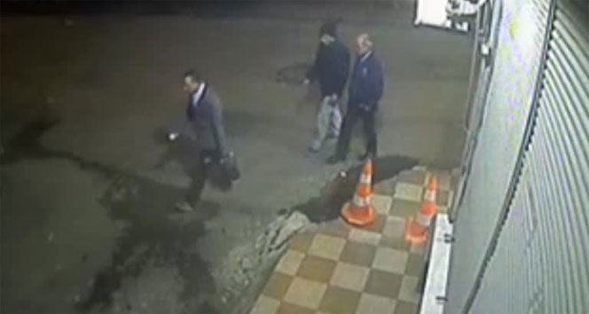 Babalarının kafasını kestiler!