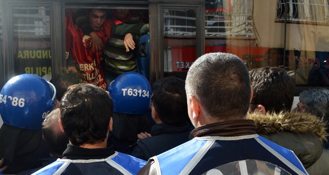 Cumhurbaşkanlığı Sarayı'na gitmek isteyen eylemcilere gözaltı