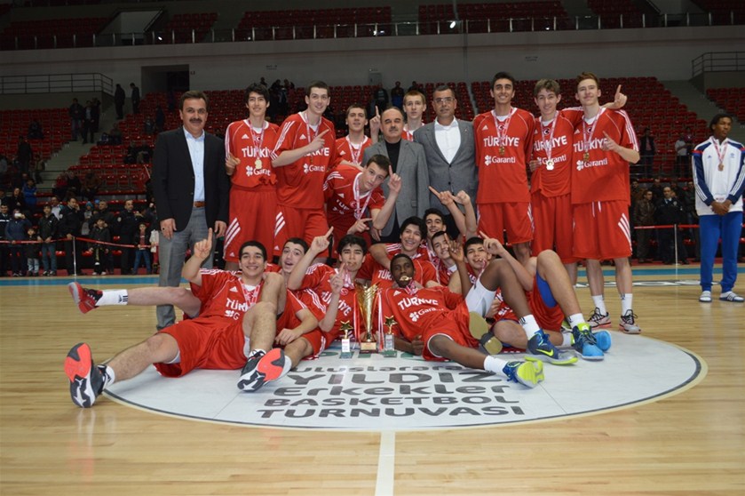 Uluslararası Yıldız Erkekler Basketbol'da şampiyon Türkiye
