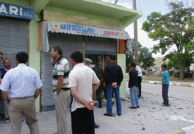 Emirgazi'de sarraf dükkanı soyuldu